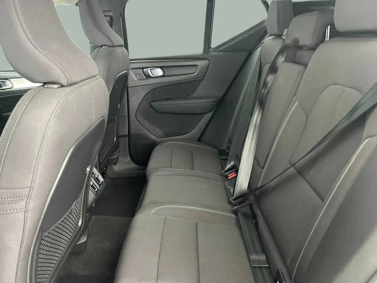 2022-volvo-xc40-15-t3-momentum-big-29