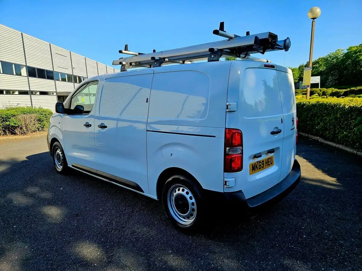 2019-peugeot-expert-15-bluehdi-professional-compact-1000-big-8