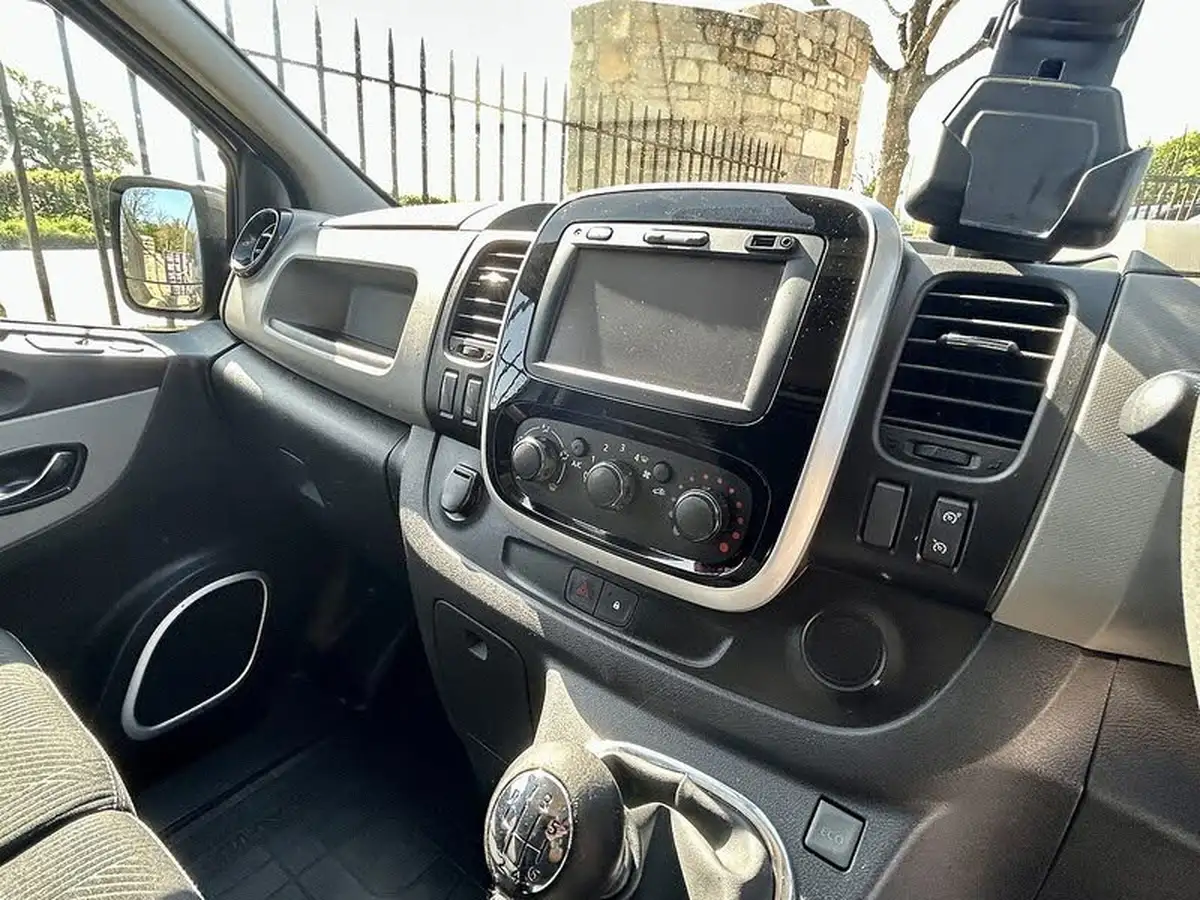 2017-renault-trafic-16dci-sl27-120-sport-nav-panel-big-19