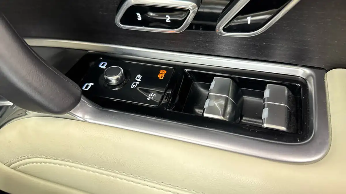 2022-land-rover-range-rover-30-p440e-se-big-21