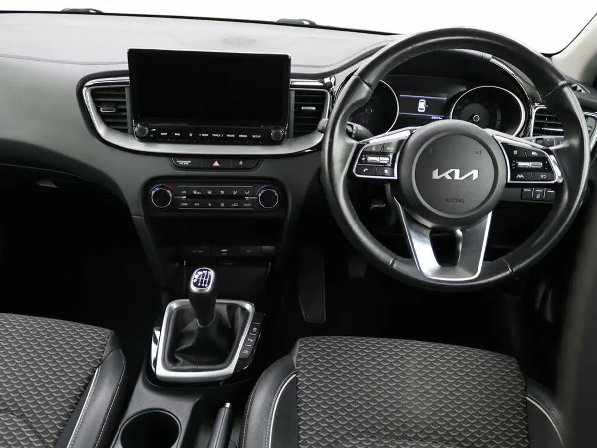 2022-kia-ceed-15-t-gdi-3-sportswagon-big-21