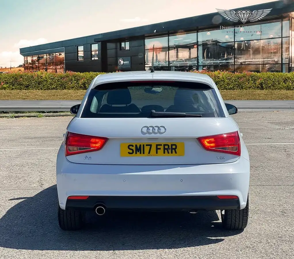 2017-audi-a1-16tdi-sportback-5d-big-4