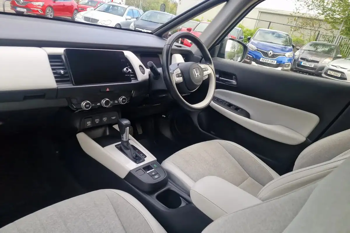 2021-honda-jazz-15-i-mmd-ex-107ps-big-1