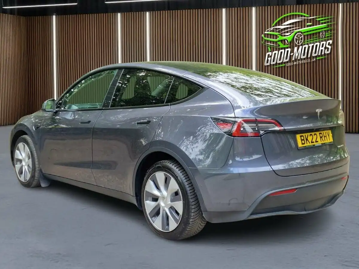 2022-tesla-model-y-e-long-range-big-8