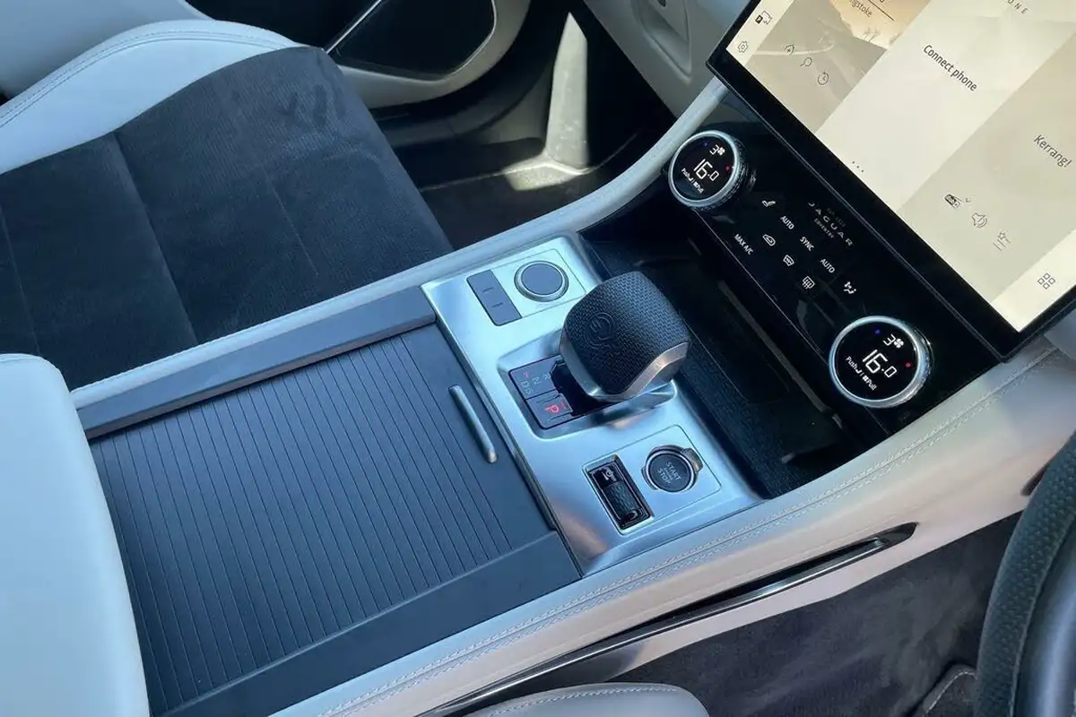 2024-jaguar-f-pace-50-v8-p575-svr-575-edition-big-18