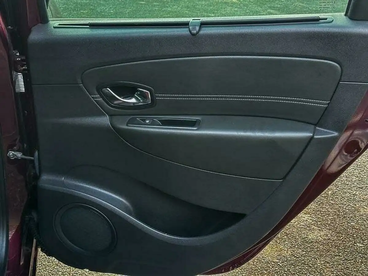 2015-renault-grand-scenic-15dci-dynamique-nav-edc-auto-big-30
