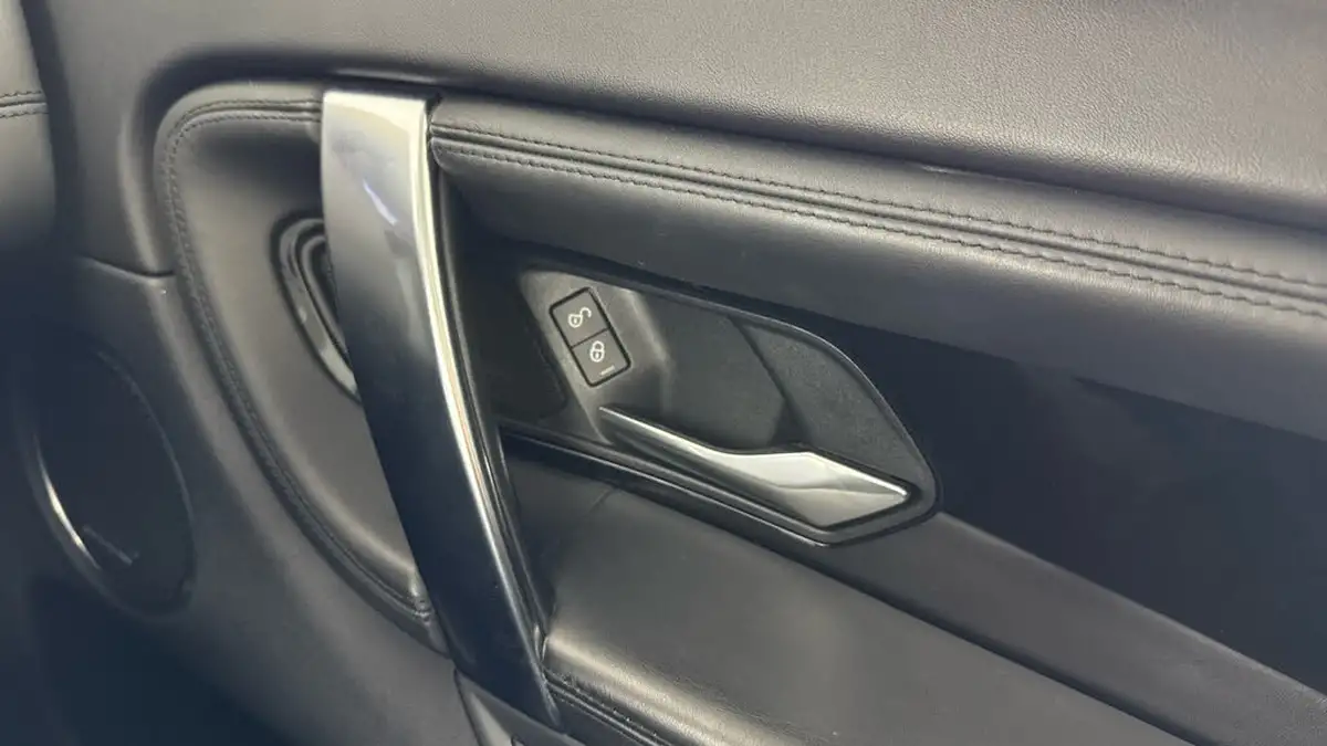2019-land-rover-discovery-sport-20-d180-hse-big-21