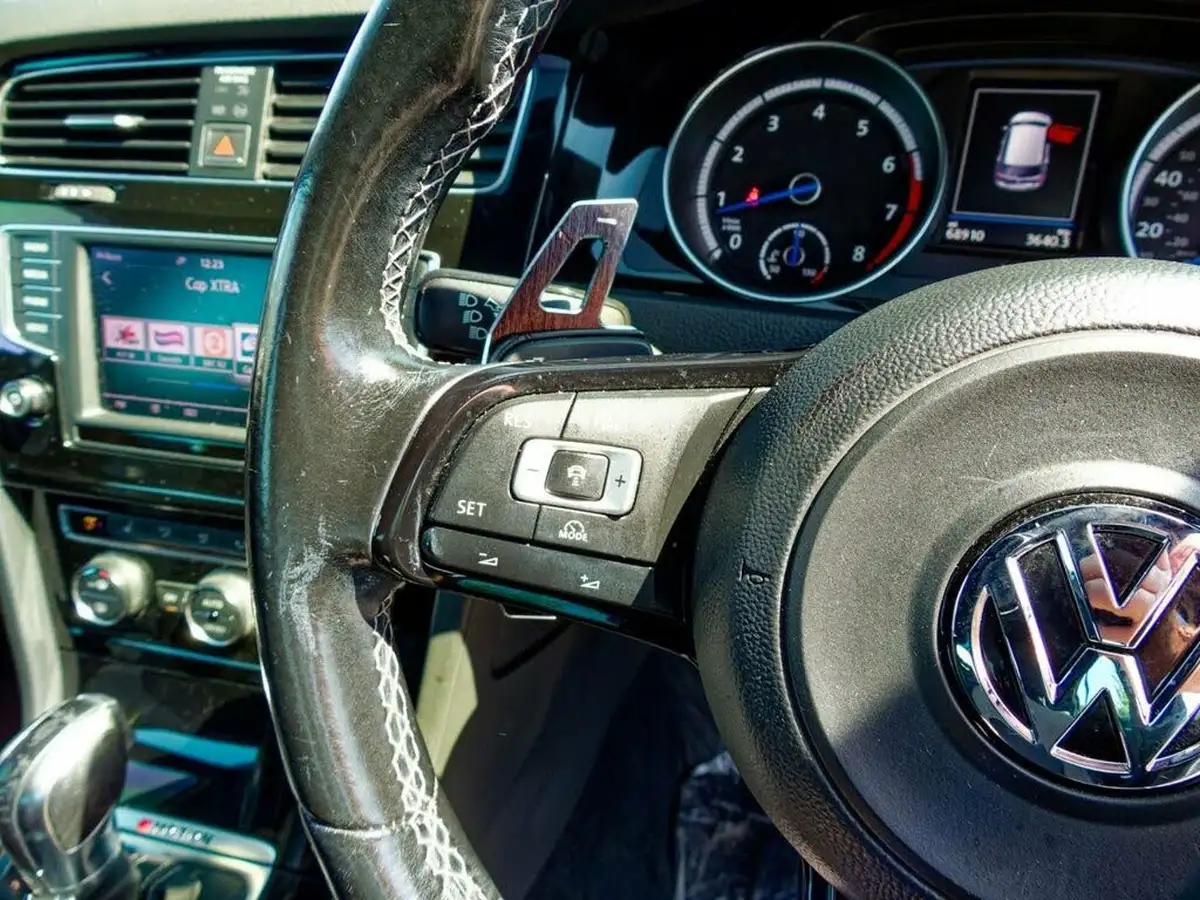 2016-volkswagen-golf-20-tsi-r-4motion-bmt-ss-hatchback-5d-dsg-big-23