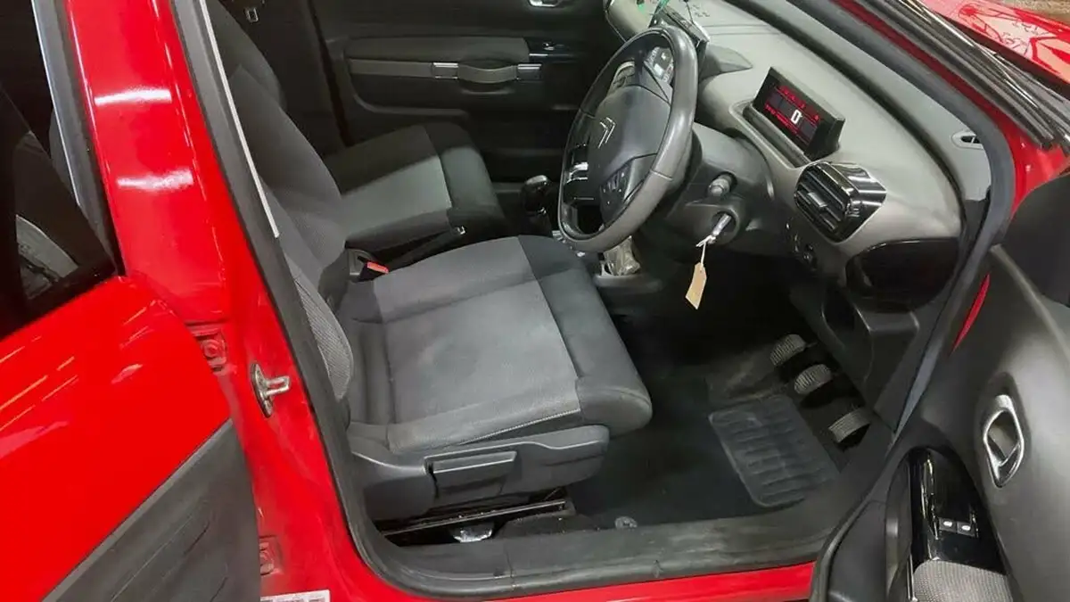 2015-citroen-c4-cactus-16bluehdi-flair-big-6
