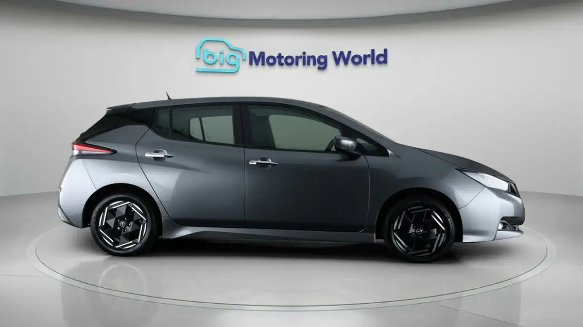 2023-nissan-leaf-e-acenta-39kwh-big-8