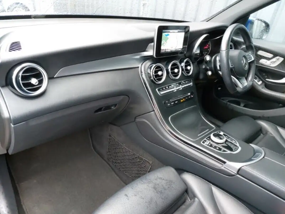 2018-mercedes-benz-glc-class-20-glc250-amg-line-premiumss-station-wagon-5d-big-4