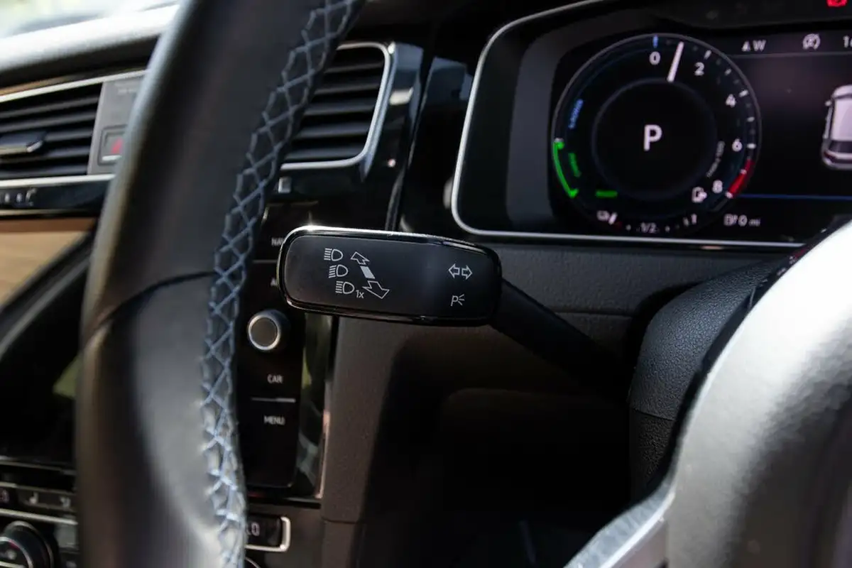 2018-volkswagen-golf-14-tsi-gte-advance-big-16