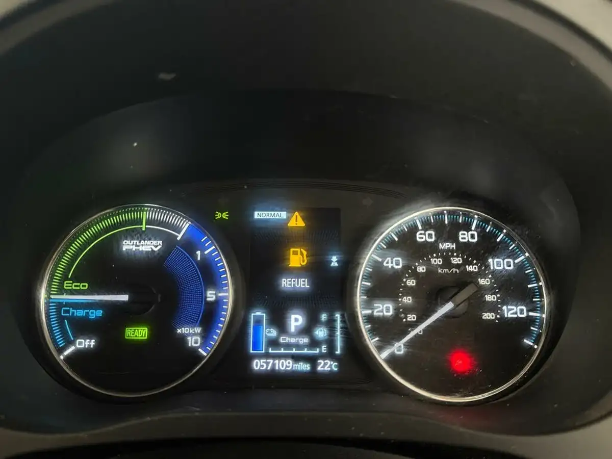 2020-mitsubishi-outlander-24-design-phev-big-29