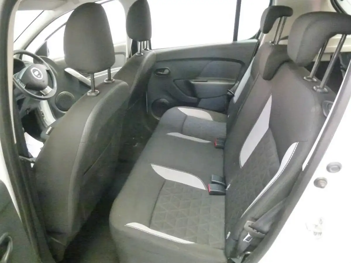 2015-dacia-sandero-stepway-09-laureate-big-13