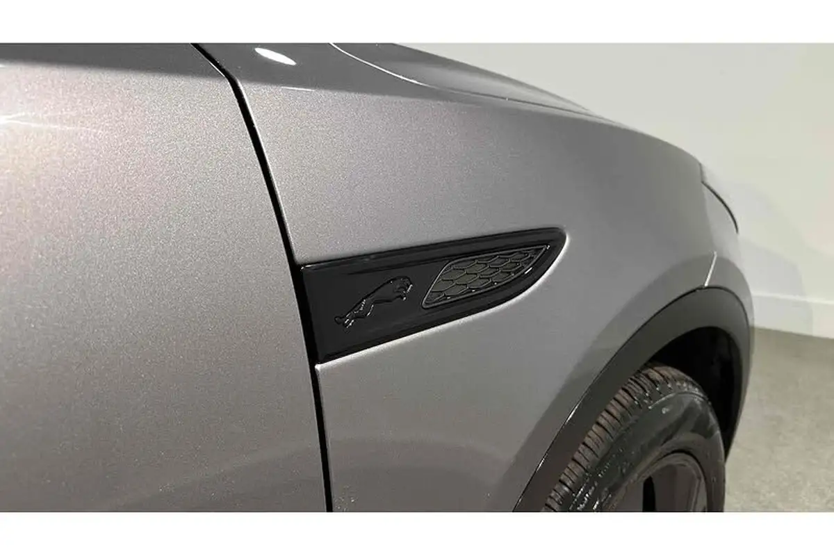 2023-jaguar-e-pace-15-p300e-r-dynamic-black-big-16