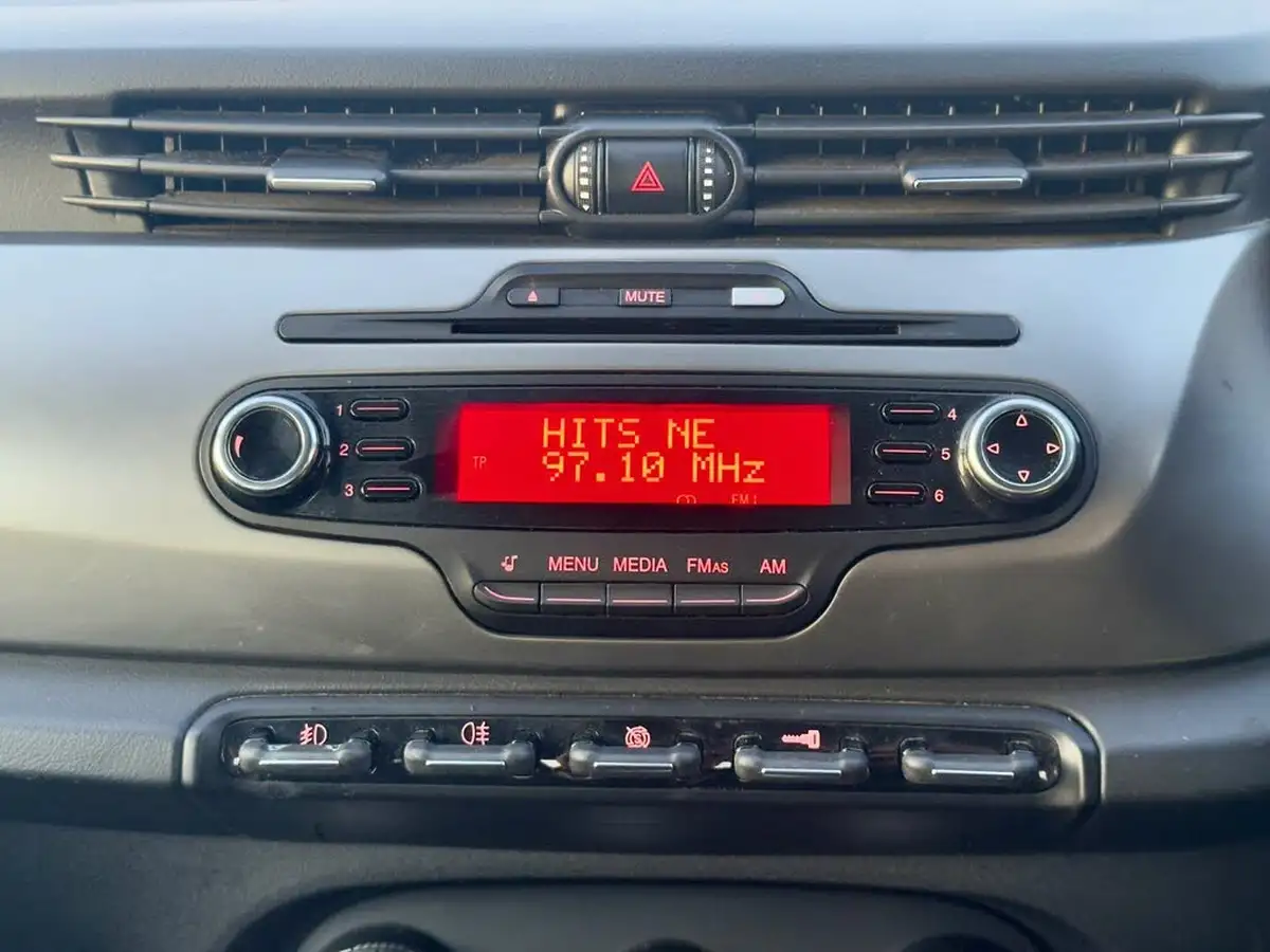 2013-alfa-romeo-giulietta-14-collezione-120bhp-big-46
