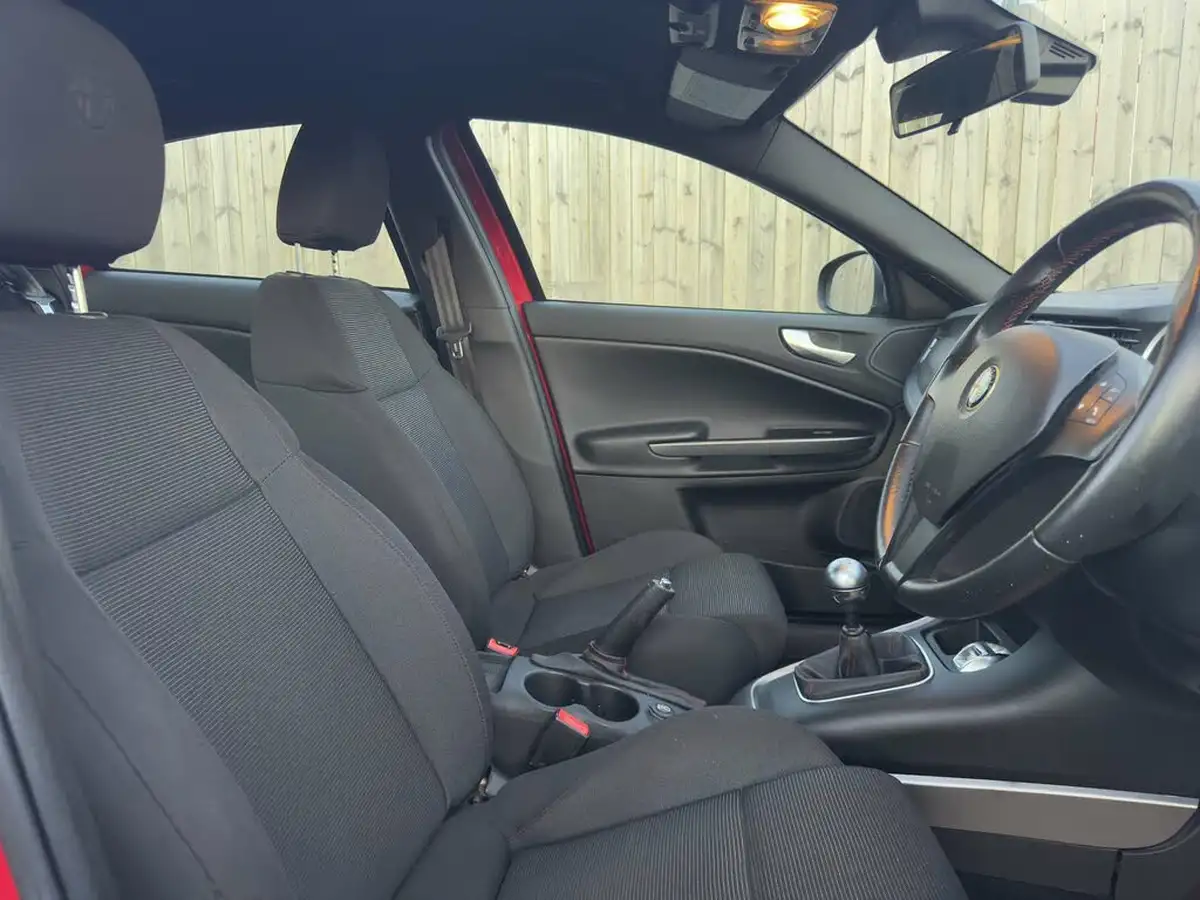 2013-alfa-romeo-giulietta-14-collezione-120bhp-big-18