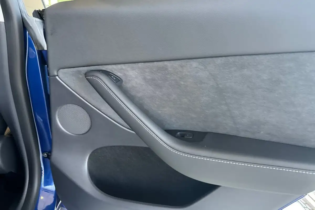 2022-tesla-model-y-e-long-range-big-26