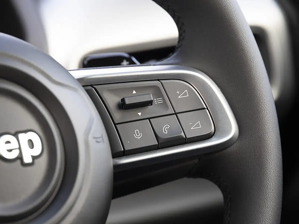 2025-jeep-avenger-12-gse-altitude-e-hybrid-48v-auto-big-12