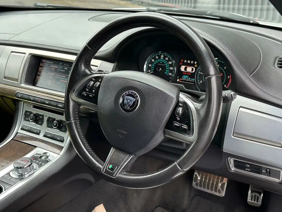 2014-jaguar-xf-22td-r-sport-200ps-saloon-4d-big-12