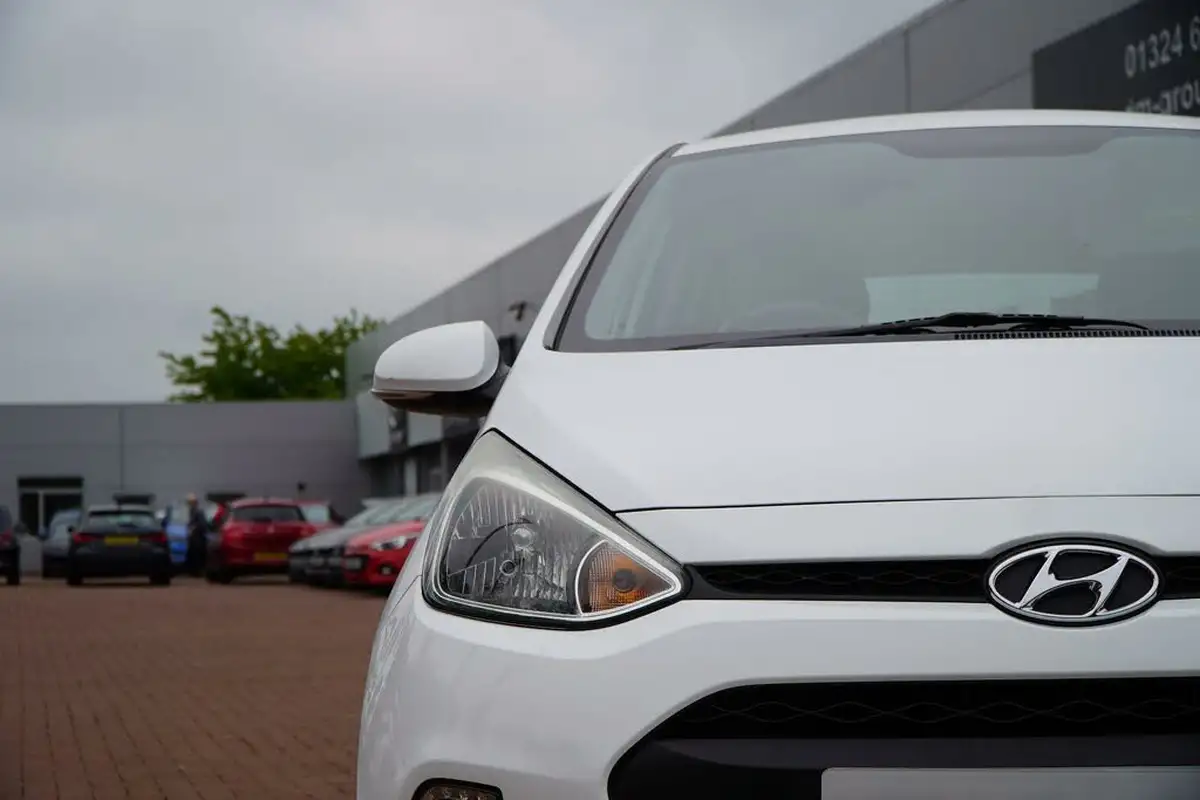 2014-hyundai-i10-10-premium-big-54