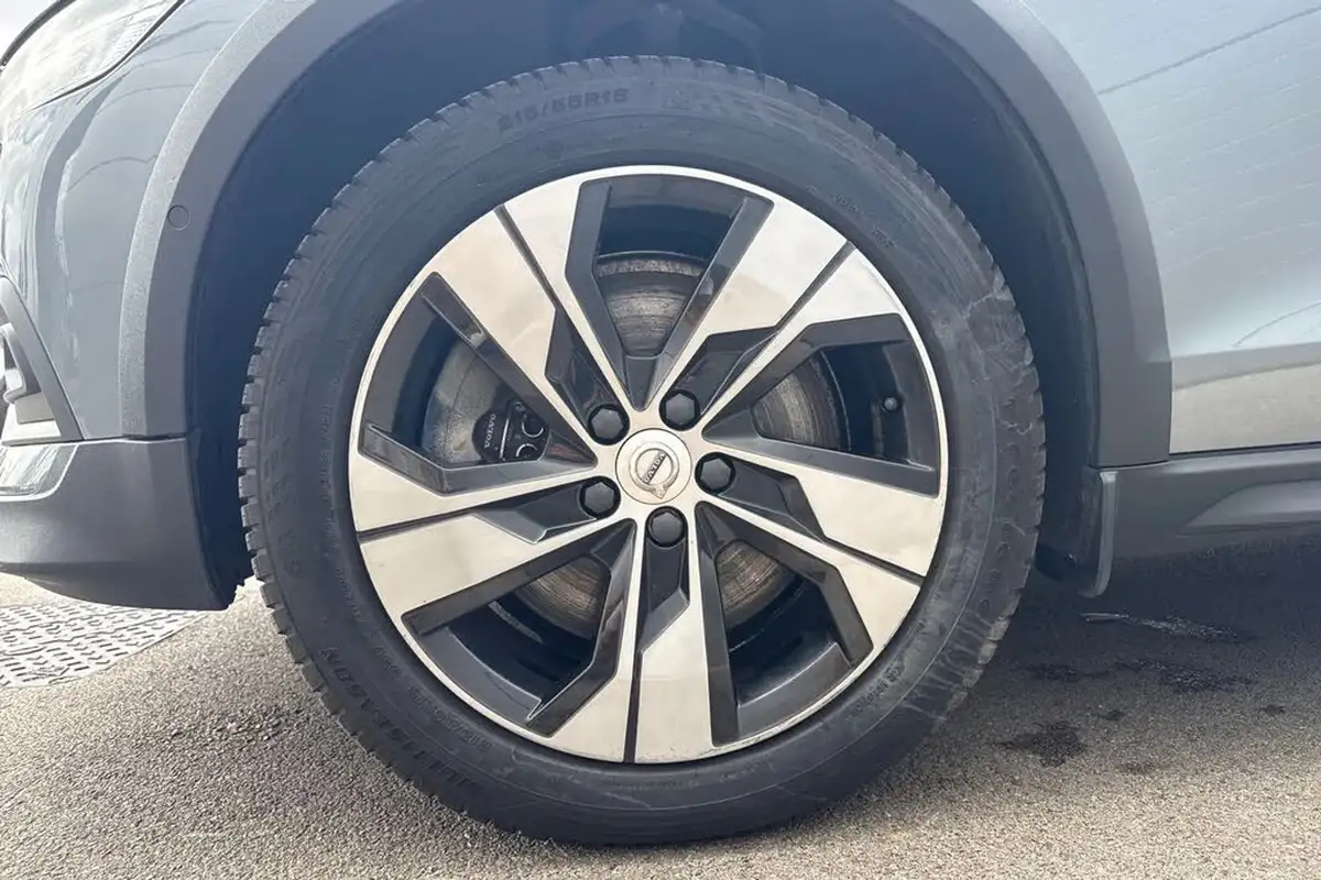 2019-volvo-v60-20td-d4-cross-country-big-11