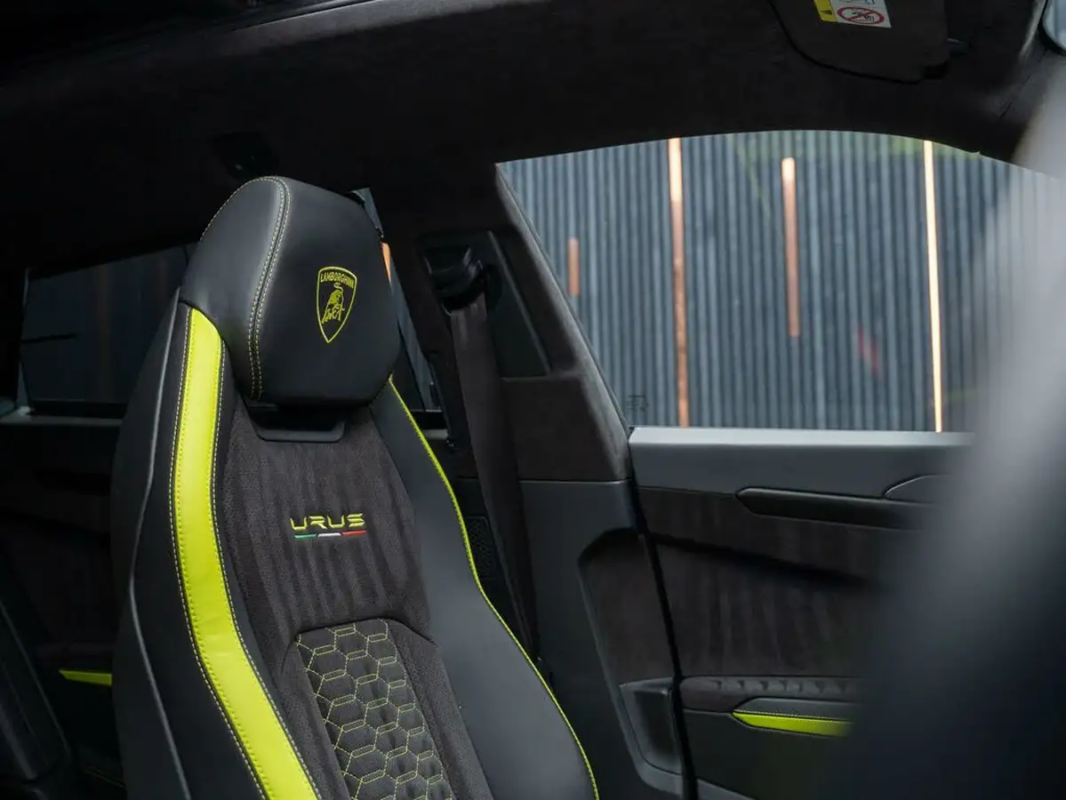 2022-lamborghini-urus-40-no-trim-big-47