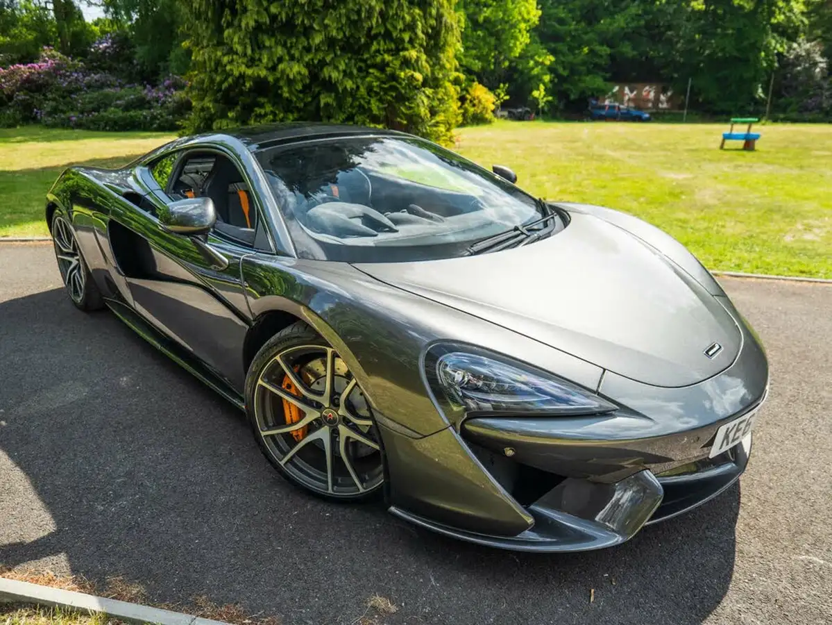 2017-mclaren-570gt-38-big-21