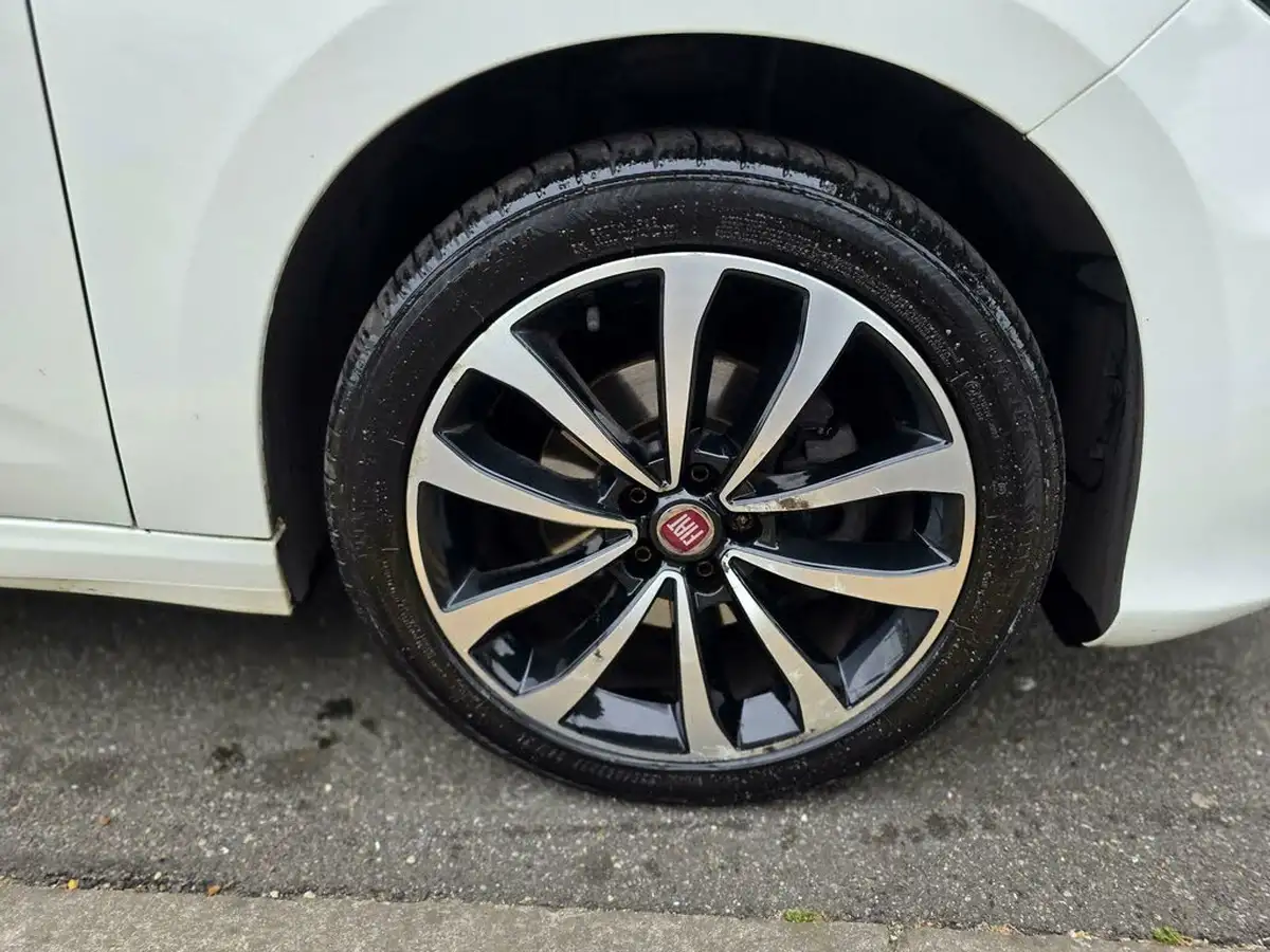 2017-fiat-tipo-14-tjet-lounge-hatchback-big-44