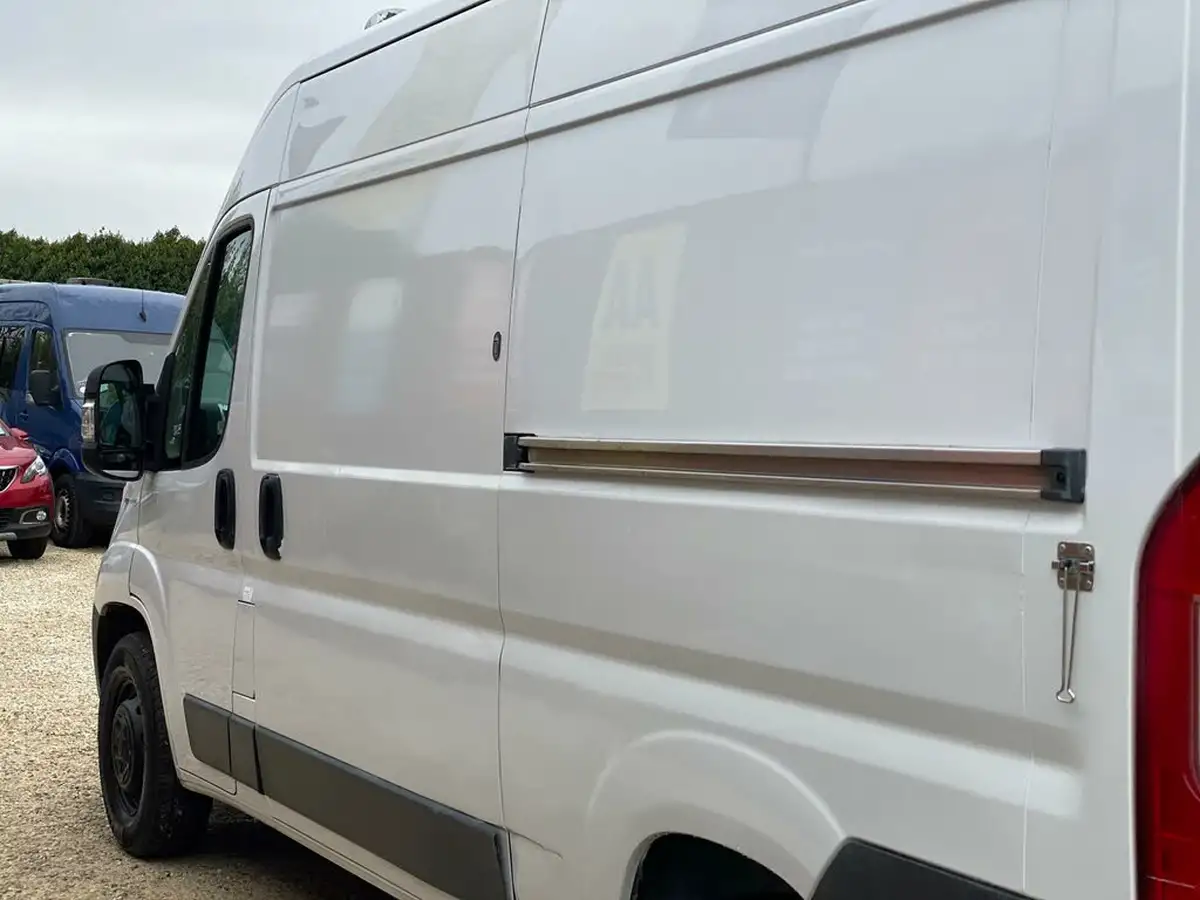 2017-fiat-ducato-20td-35-lh2-panel-big-26