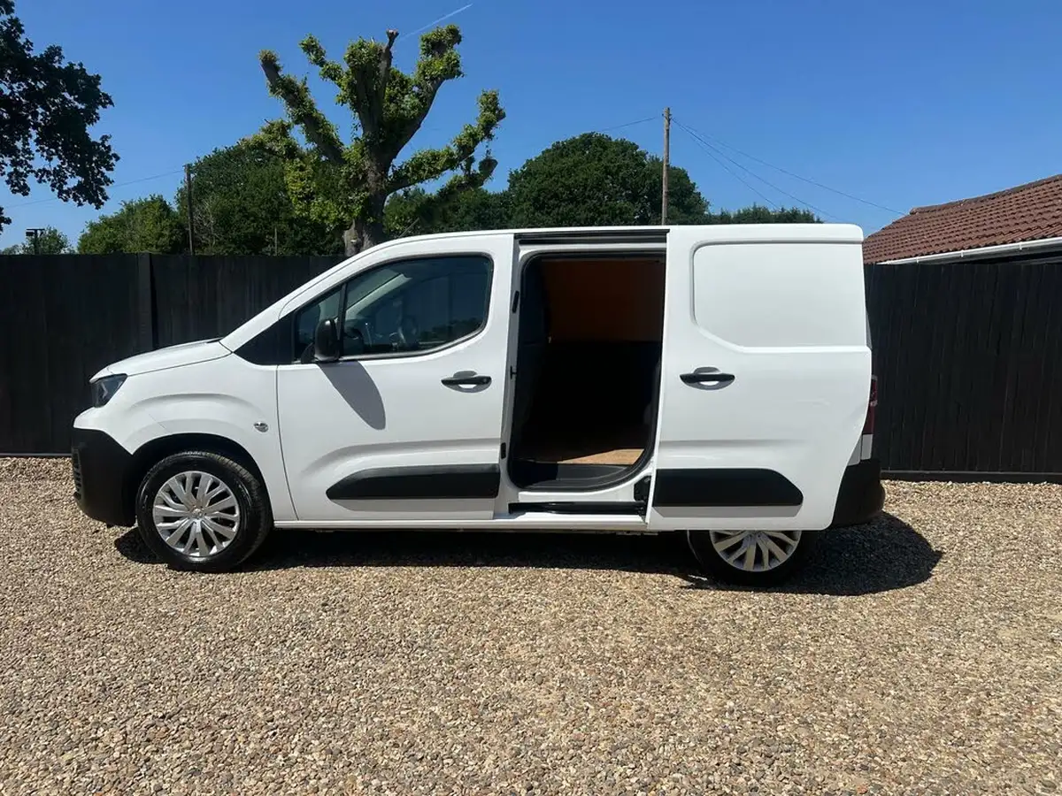 2021-peugeot-partner-15-bluehdi-1000-professional-100ps-eu6dt-panel-big-3