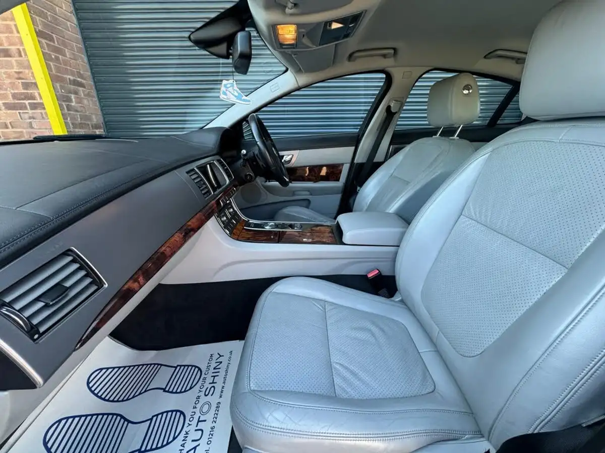 2009-jaguar-xf-30td-s-premium-luxury-big-13