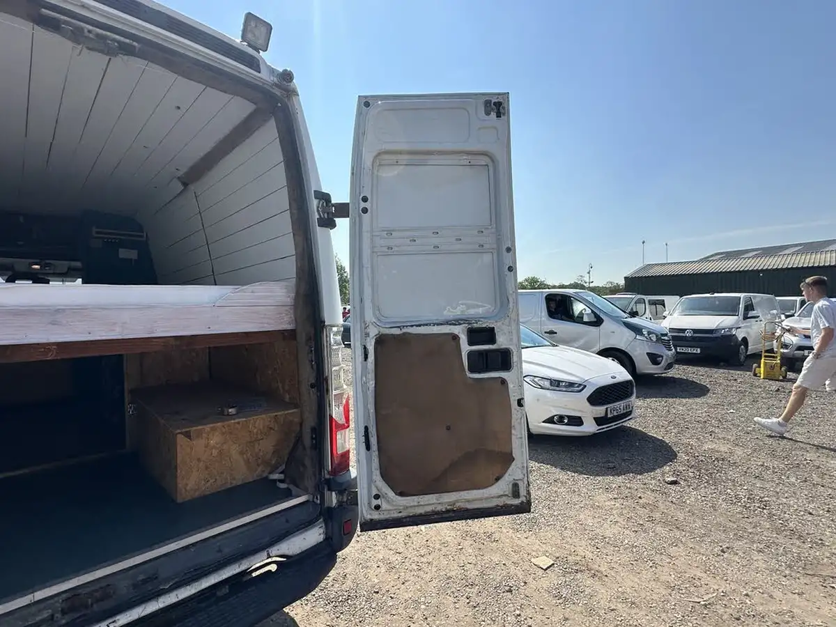 2007-iveco-daily-s-class-30td-35s18-mwb-air-ride-high-roof-van-big-16