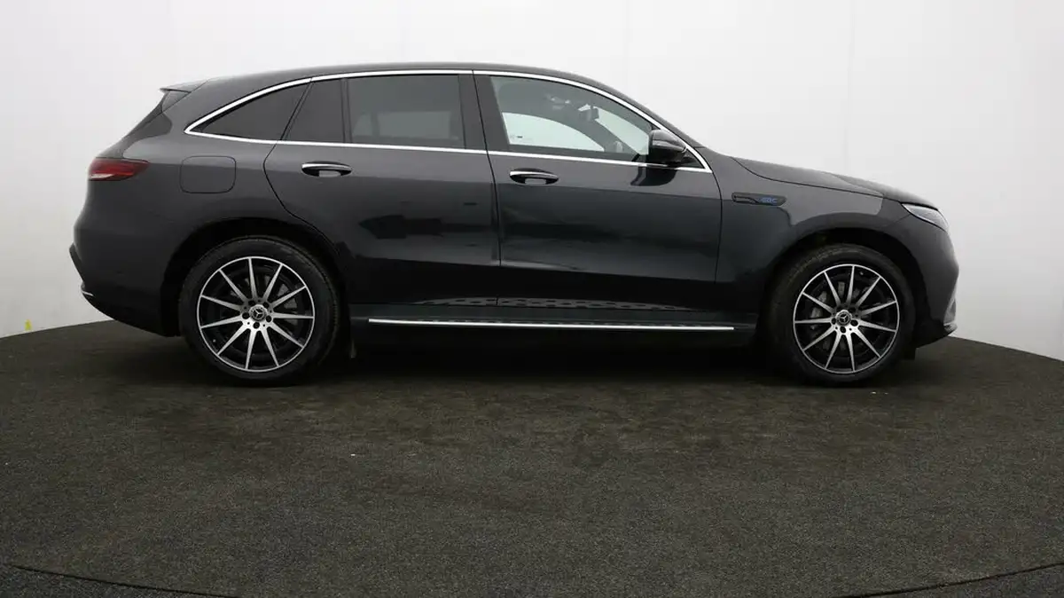 2022-mercedes-benz-eqc-e-eqc-400-amg-line-big-30
