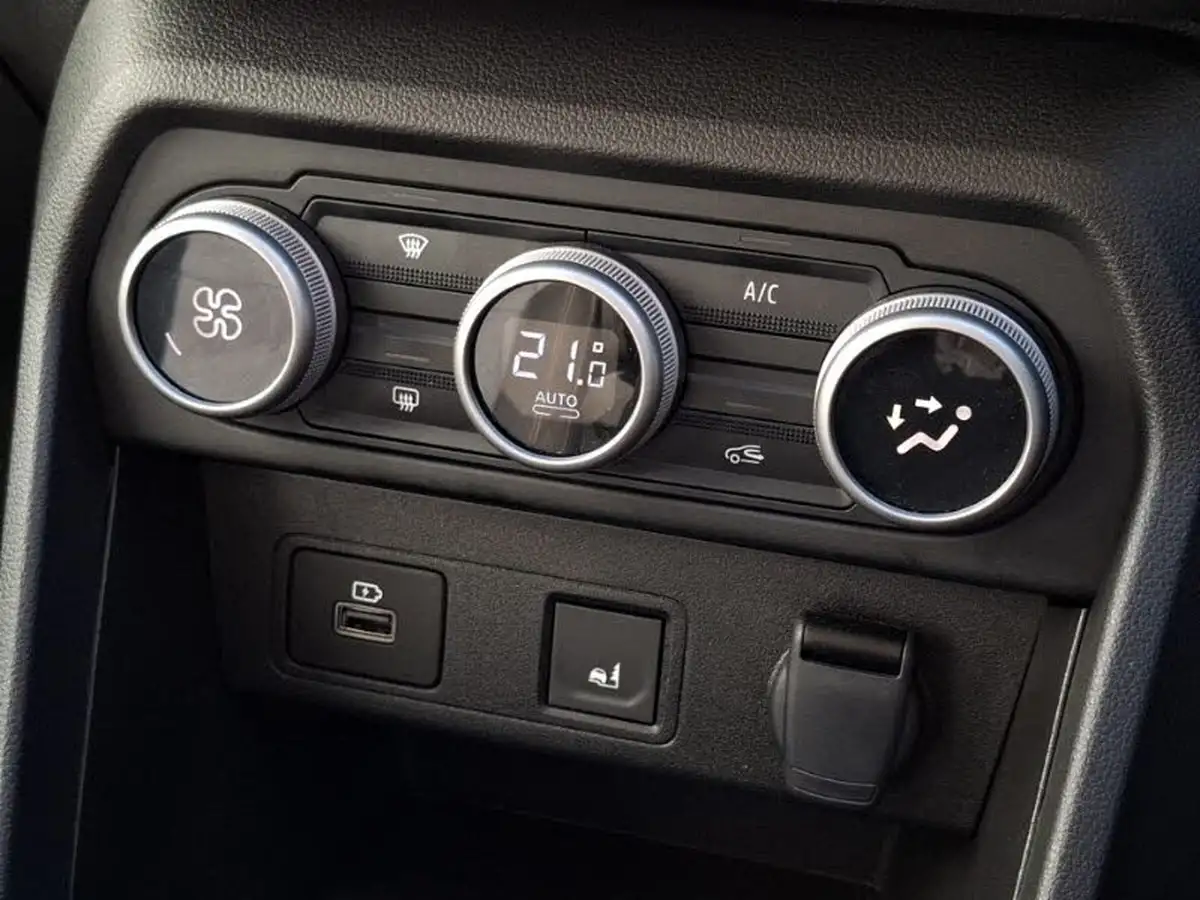2023-dacia-sandero-stepway-10-tce-essential-90bhp-big-14