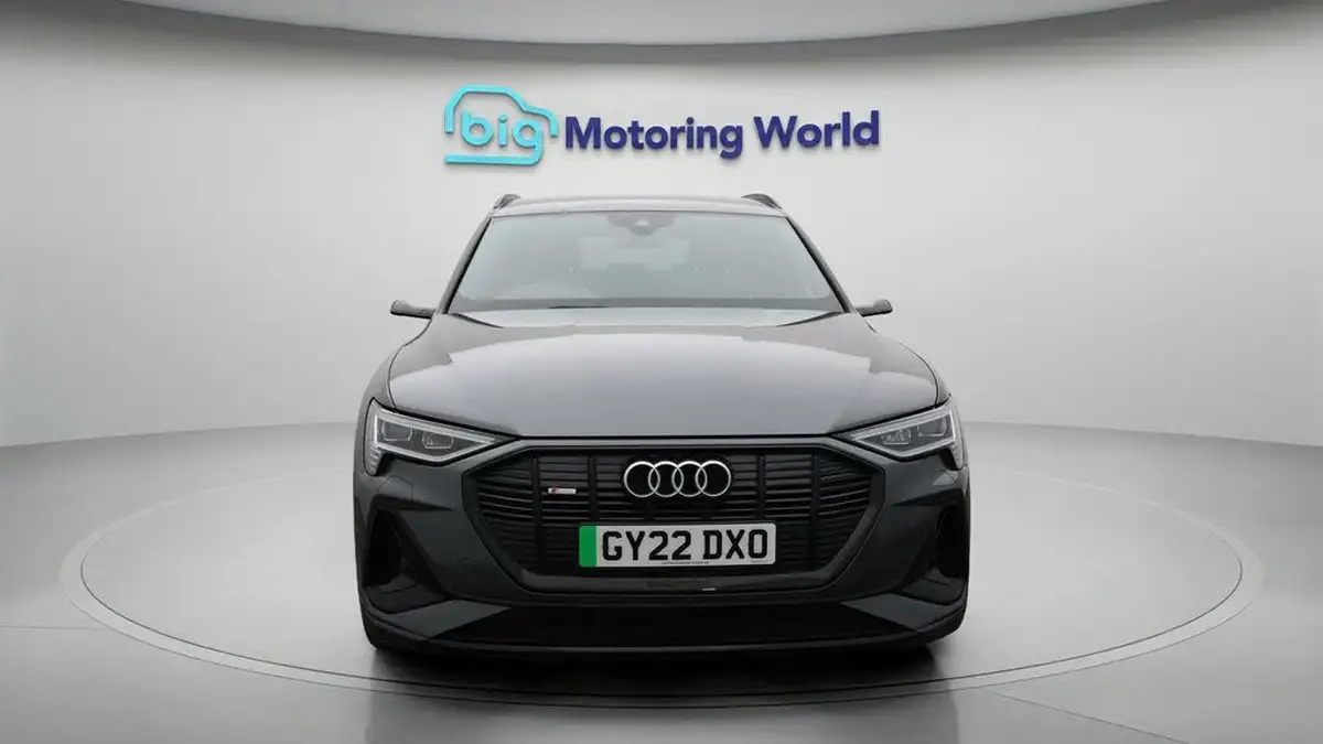 2022-audi-e-tron-50e-black-edition-station-wagon-big-2