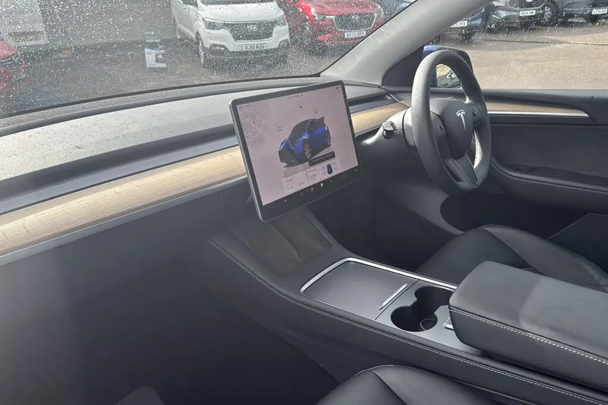 2022-tesla-model-y-e-long-range-big-10