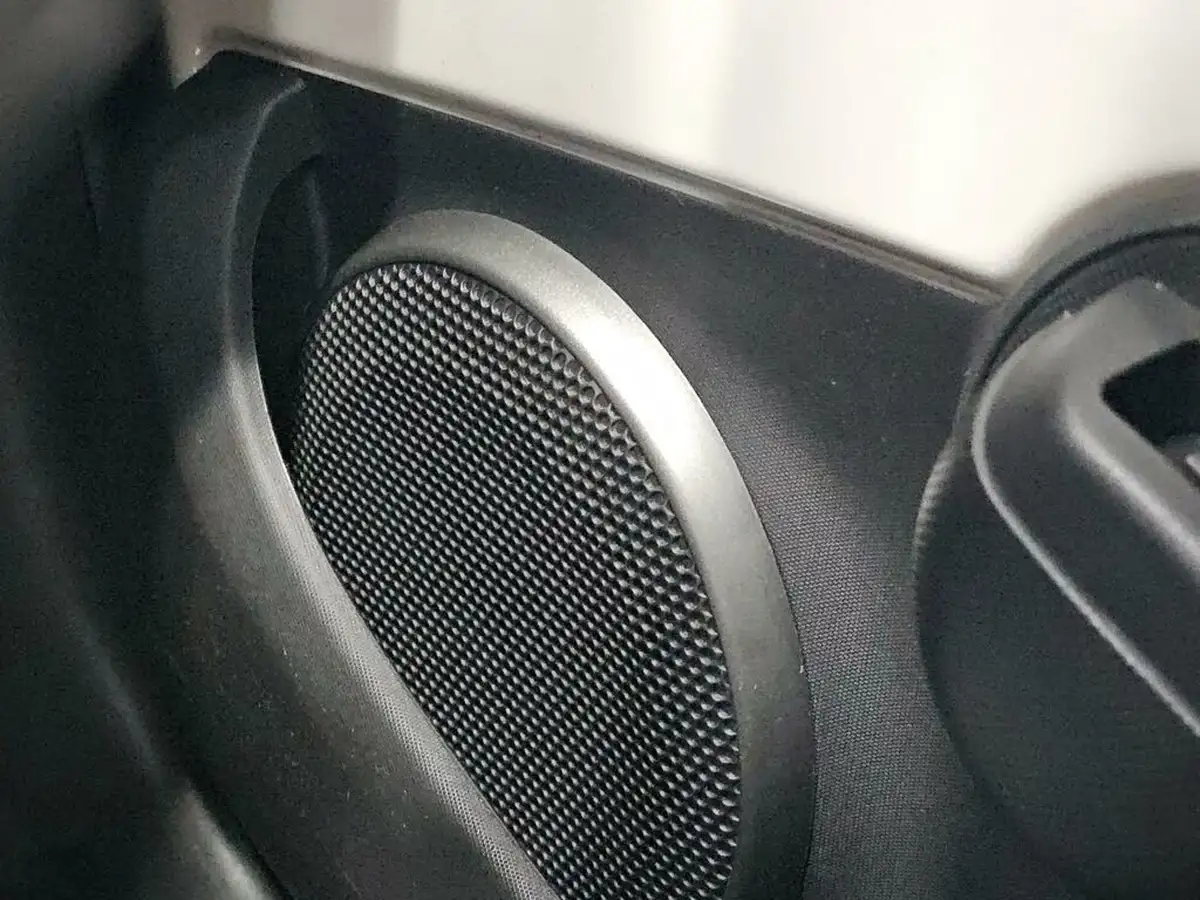 2013-toyota-aygo-10-aygo-fire-5d-big-68