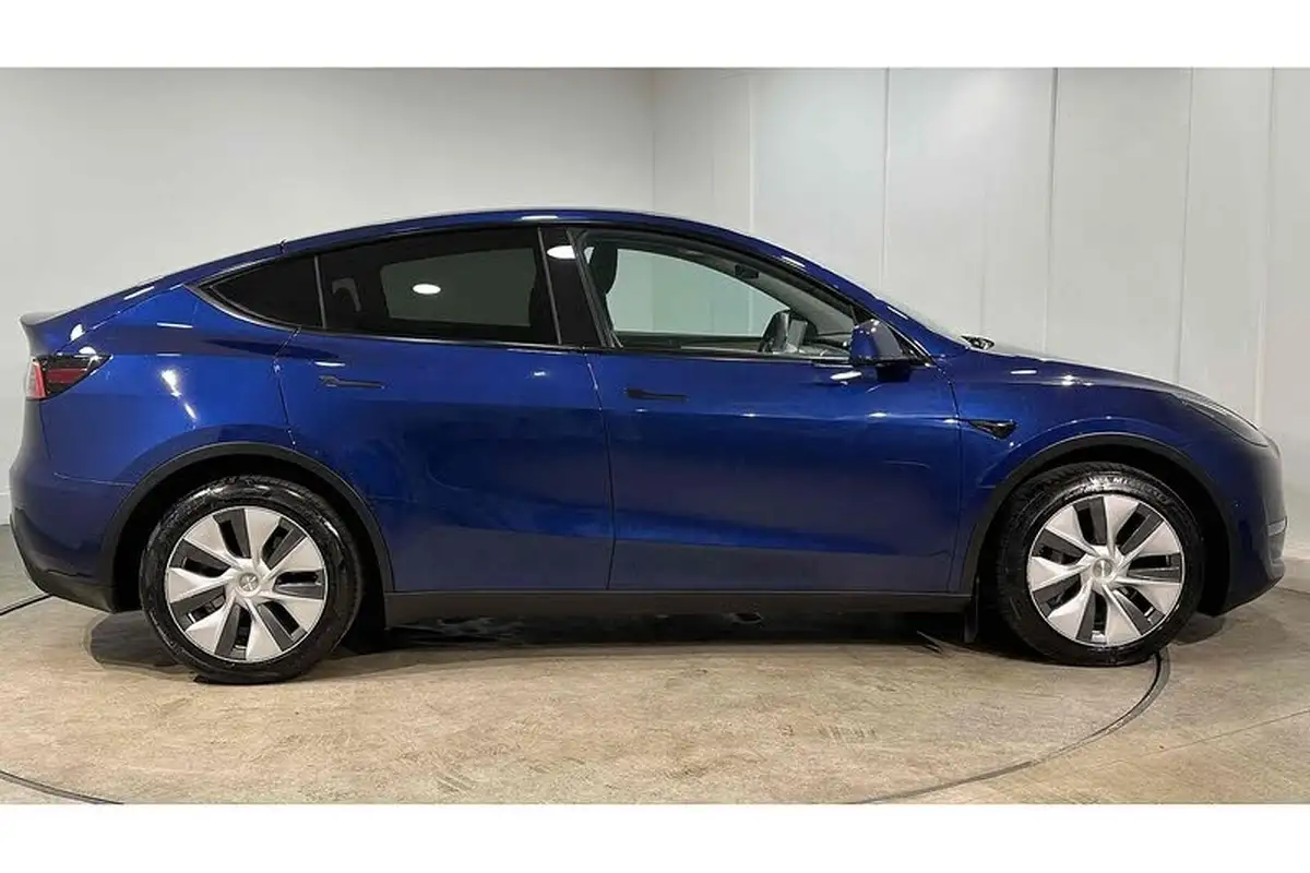 2022-tesla-model-y-e-long-range-big-4
