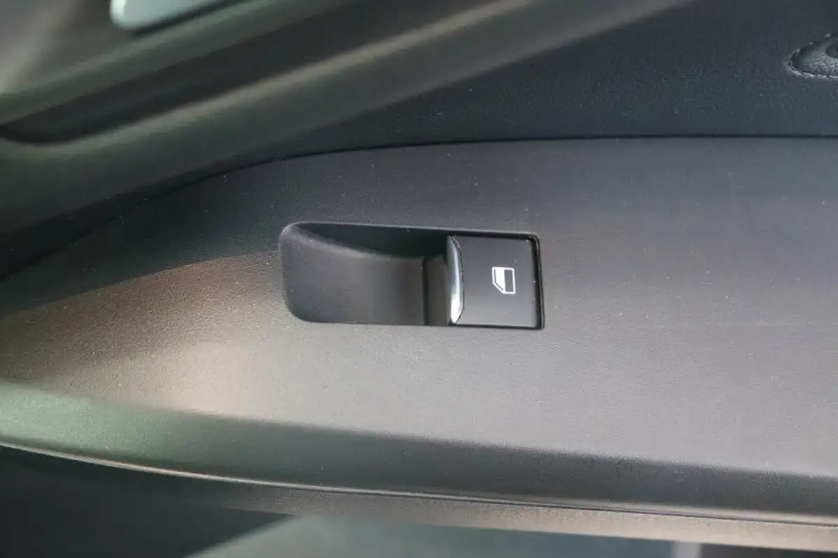 2019-ford-focus-10t-titanium-ss-hatchback-big-32