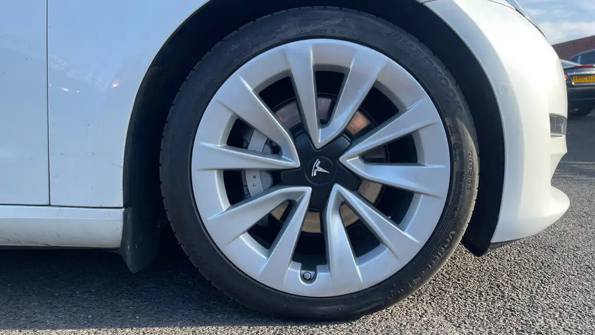2021-tesla-model-3-e-long-range-awd-big-19