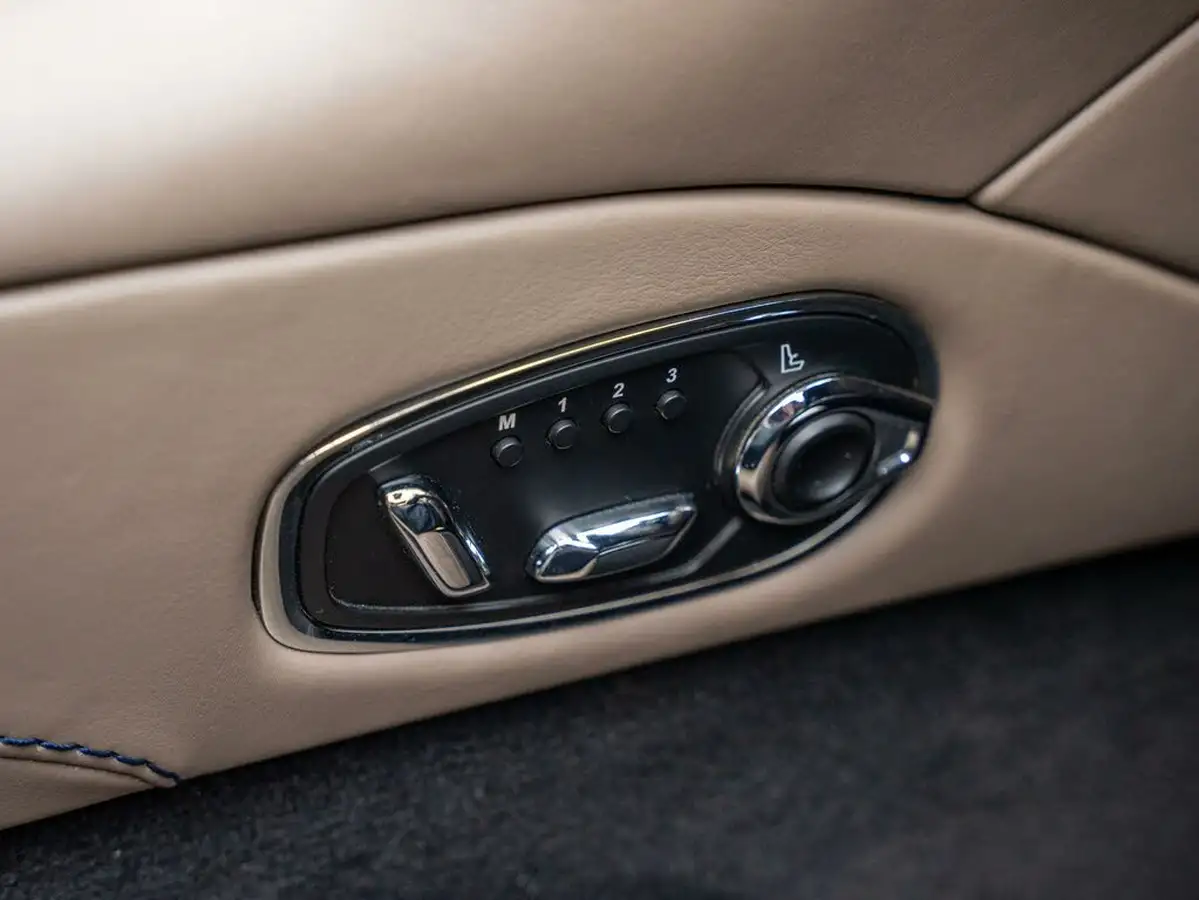 2018-aston-martin-db11-40-v8-big-21