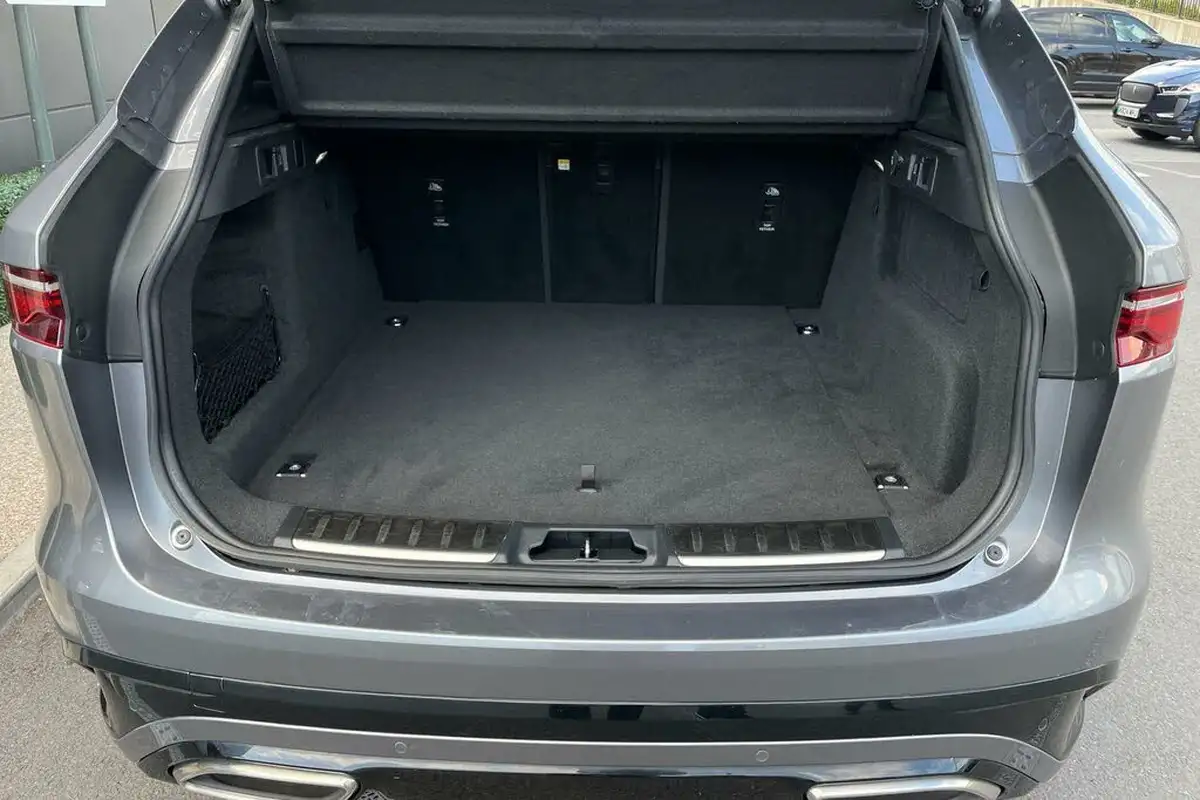 2021-jaguar-f-pace-30-d300-r-dynamic-se-mhev-big-31