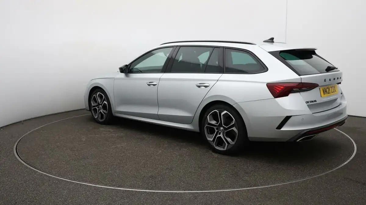 2021-skoda-octavia-20tdi-vrs-estate-big-63