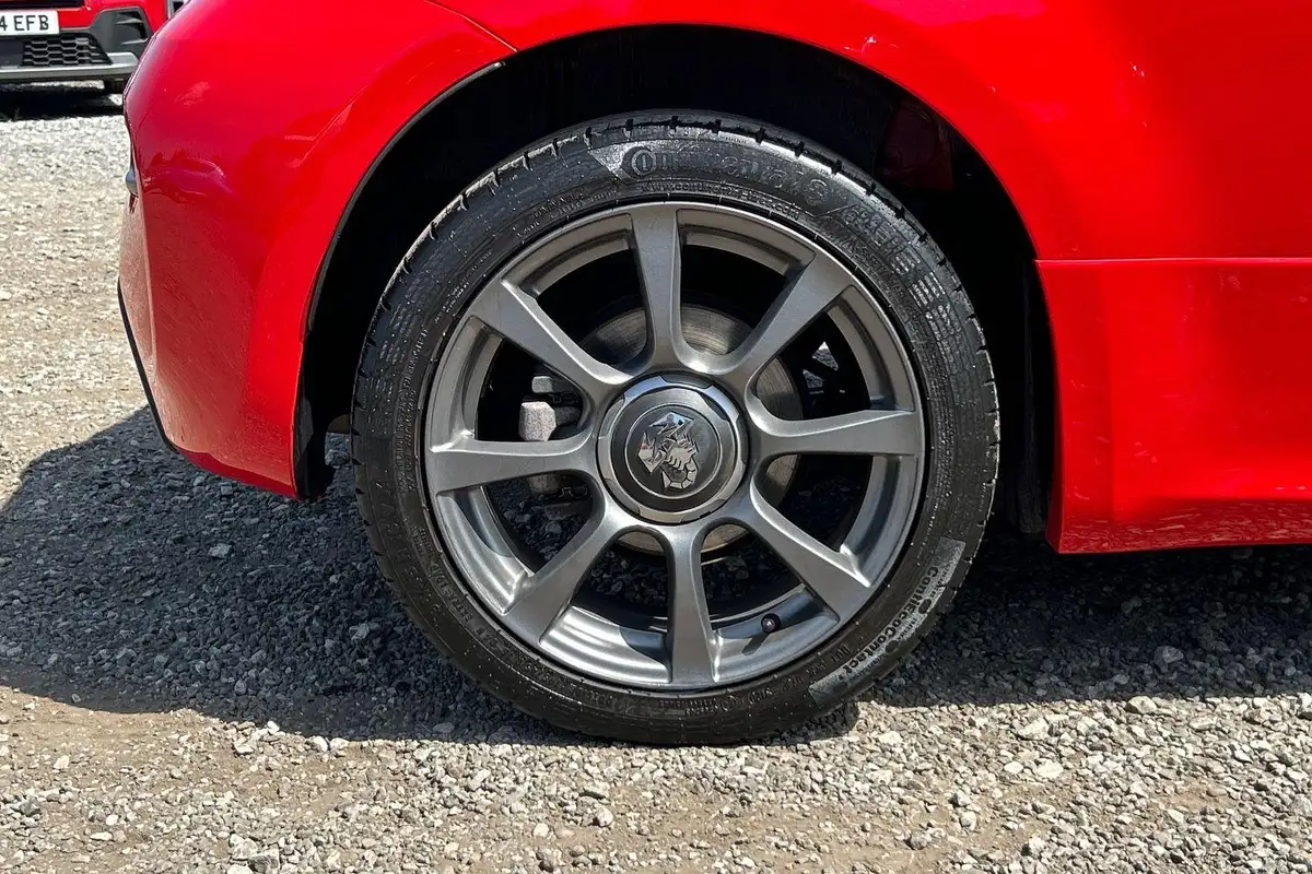 2021-abarth-595-14-tjet-big-4