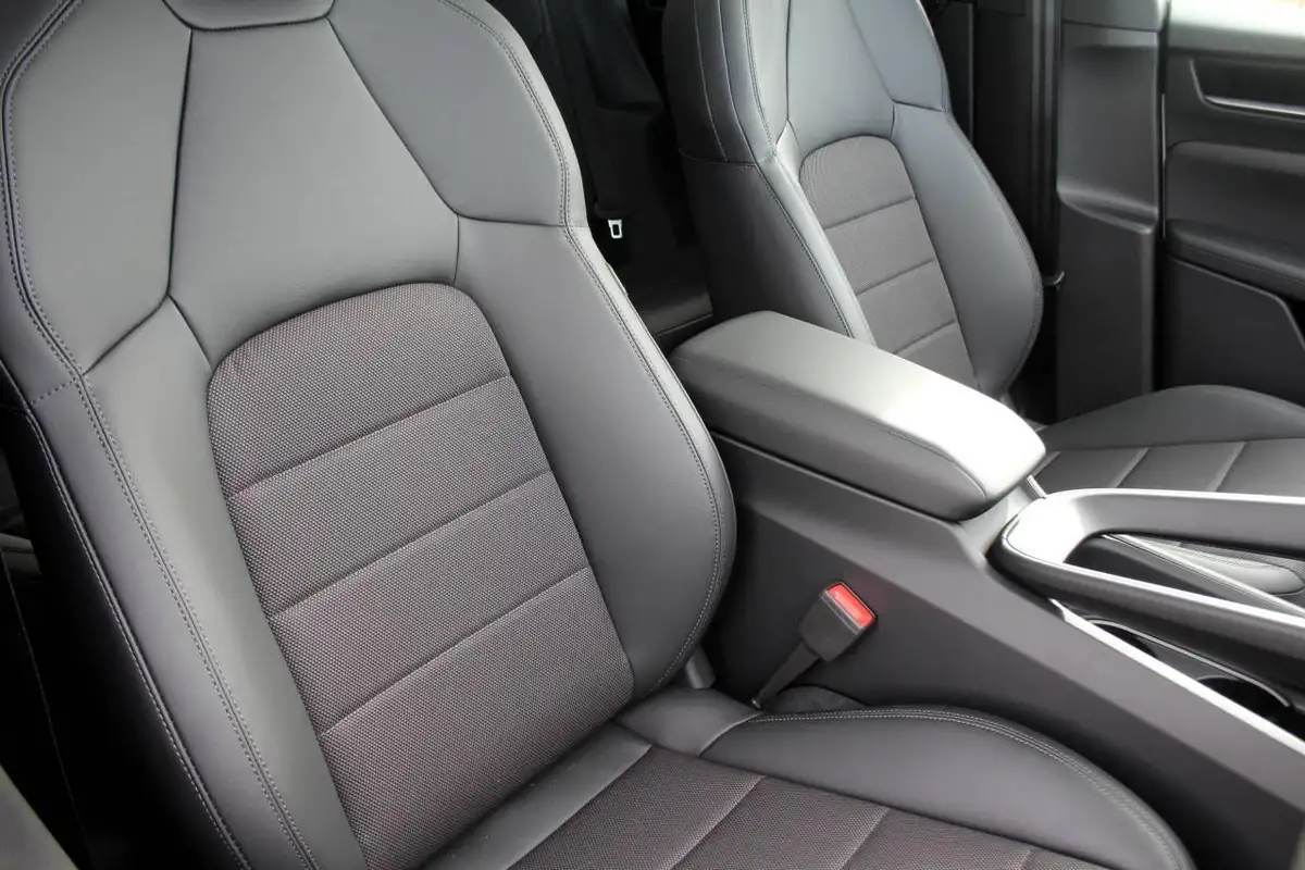 2025-porsche-macan-e-electric-big-7