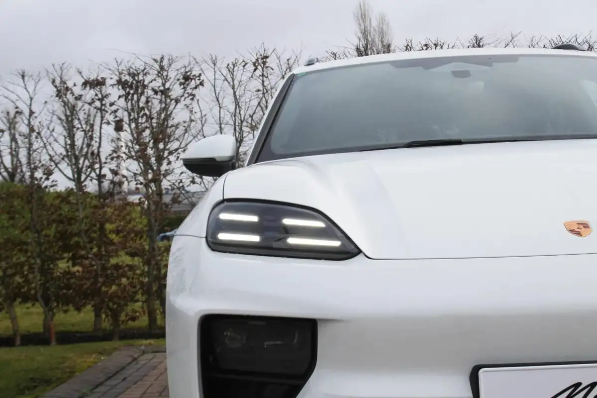2025-porsche-macan-e-electric-big-11