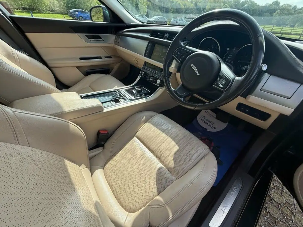 2016-jaguar-xf-20td-prestige-180ps-auto-big-9
