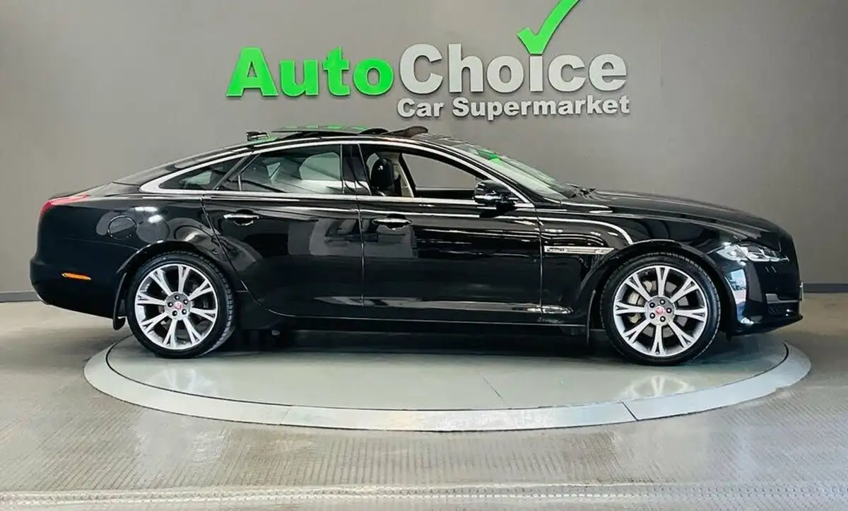 2017-jaguar-xj-series-30td-xj-portfolio-lwb-big-19