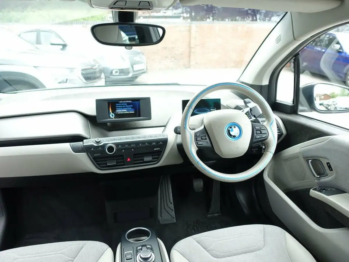 2016-bmw-i3-e-big-11